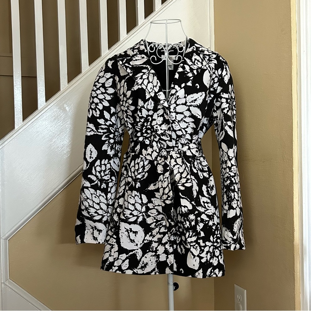 White House Black Market Modern Tailored Jacket